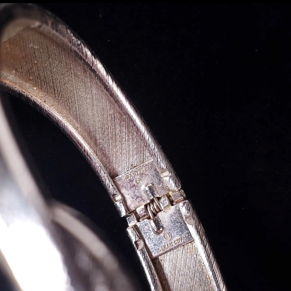 Vtg ‘70s Sarah Coventry Hinged Cuff Bracelet - Picture 10 of 12